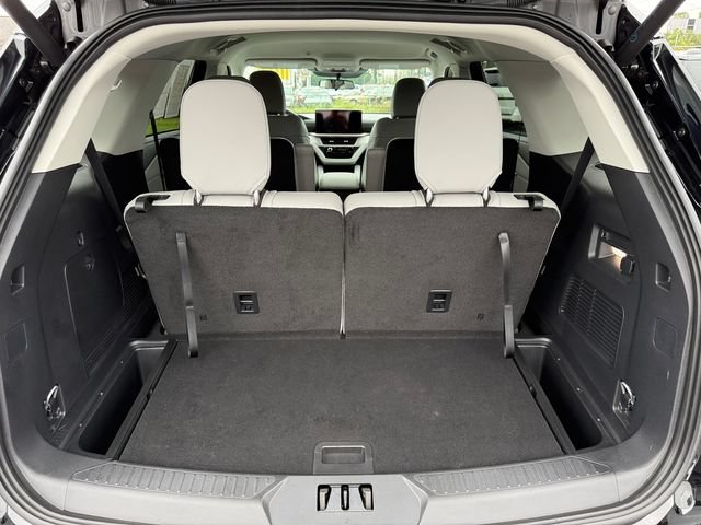 Certified 2025 Ford Explorer Active w/ Active Comfort Package AWD/4WD image 40