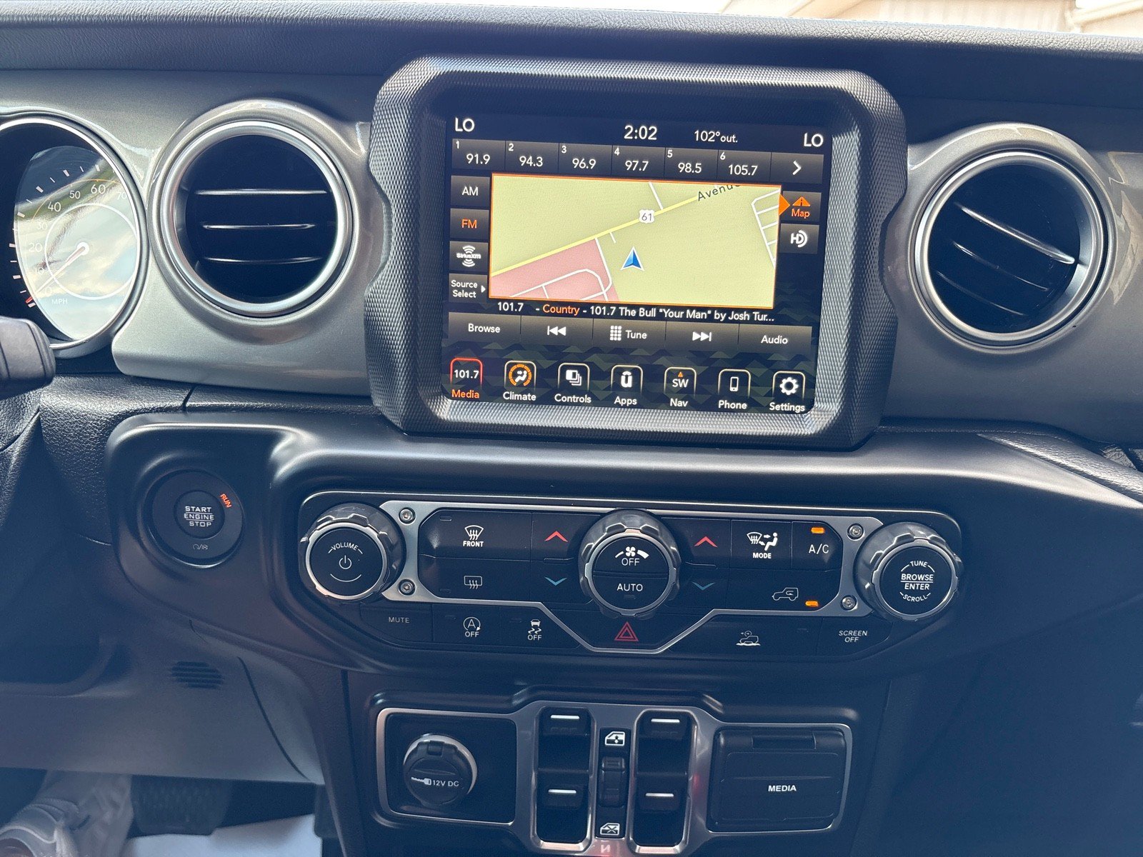 Used 2021 Jeep Wrangler Unlimited Sahara w/ Uconnect 4C Nav & Sound Group AWD/4WD image 18