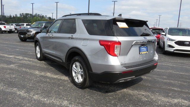 Certified 2022 Ford Explorer XLT w/ Equipment Group 202A image 3