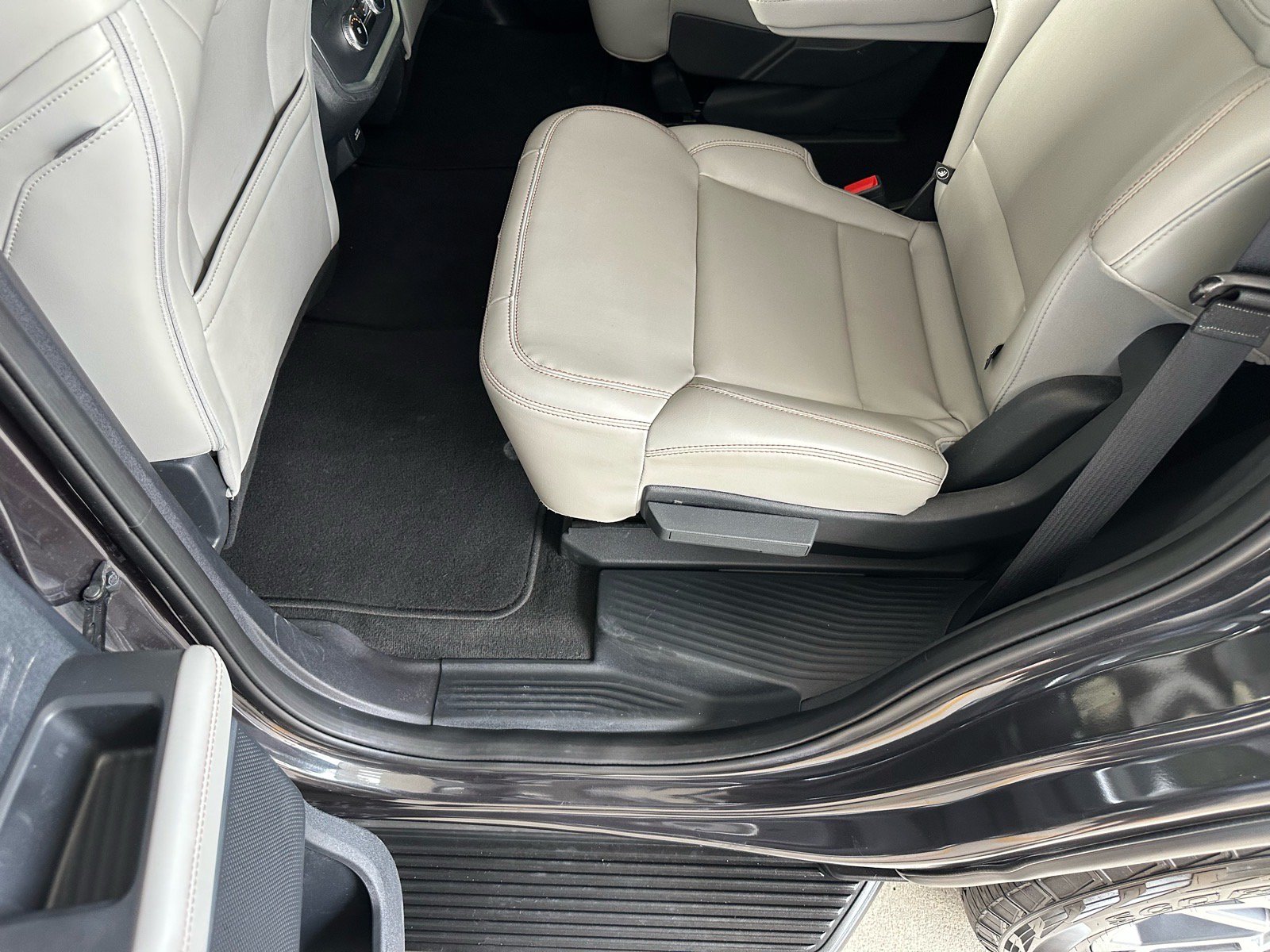 Certified 2025 Ford Expedition Active AWD/4WD image 22