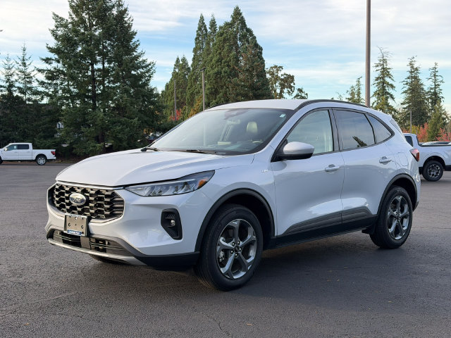 Certified 2025 Ford Escape ST-Line Select AWD/4WD image 8