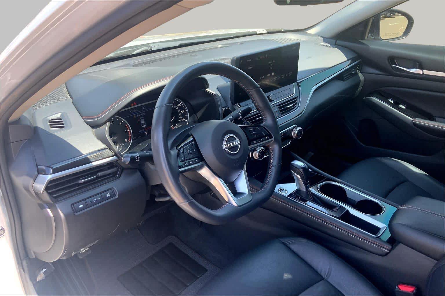 Used 2024 Nissan Altima 2.5 SR w/ SR Premium Package FWD image 18