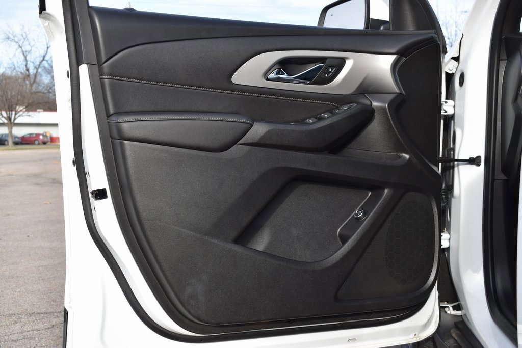 Used 2023 Chevrolet Traverse LT image 9