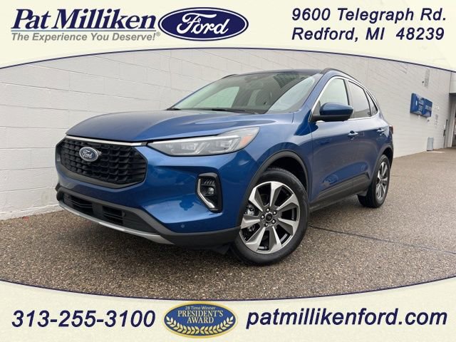 Certified 2023 Ford Escape Platinum w/ Class II Trailer Tow Package image 1