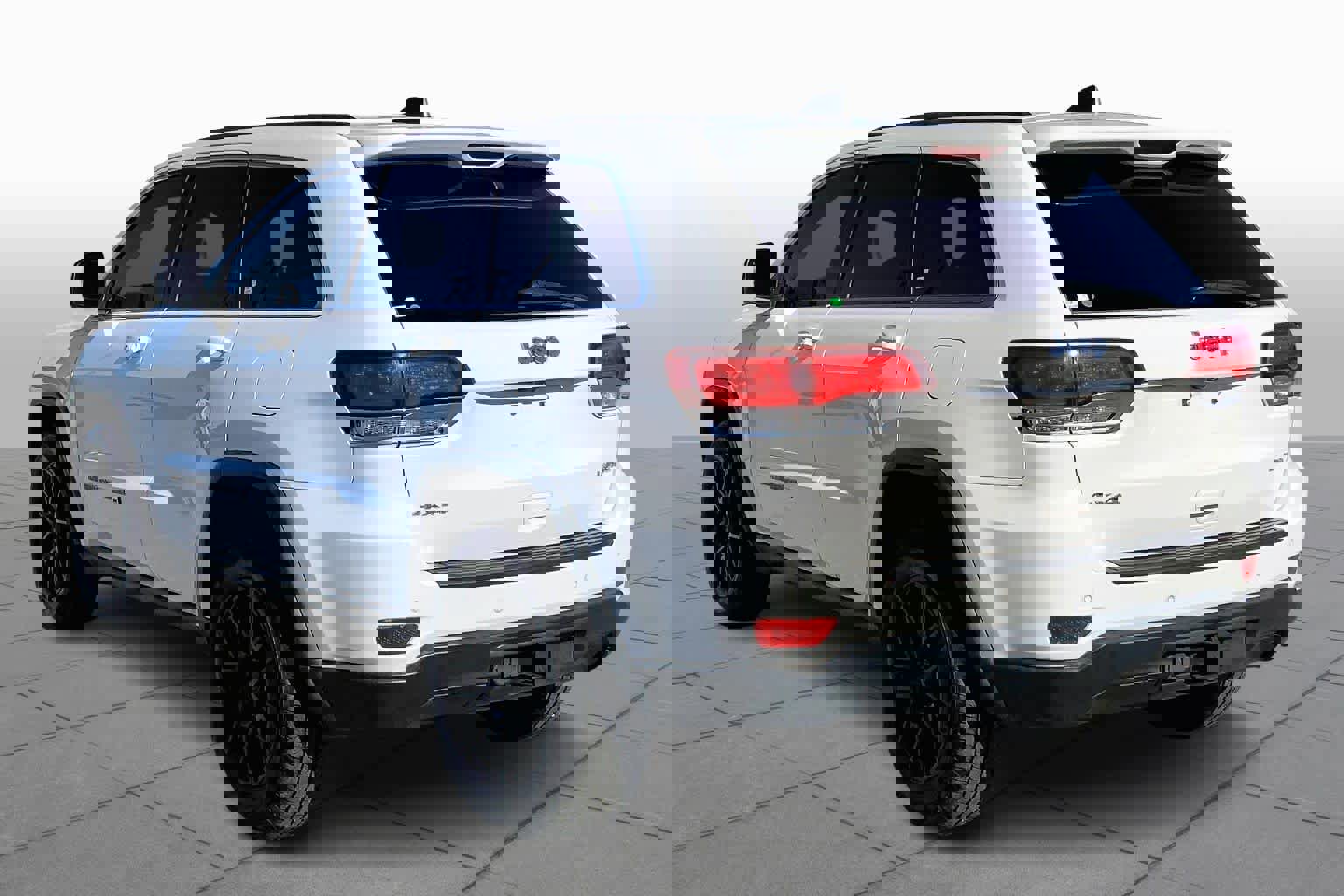 Used 2022 Jeep Grand Cherokee Laredo E w/ Security & Convenience Group image 10