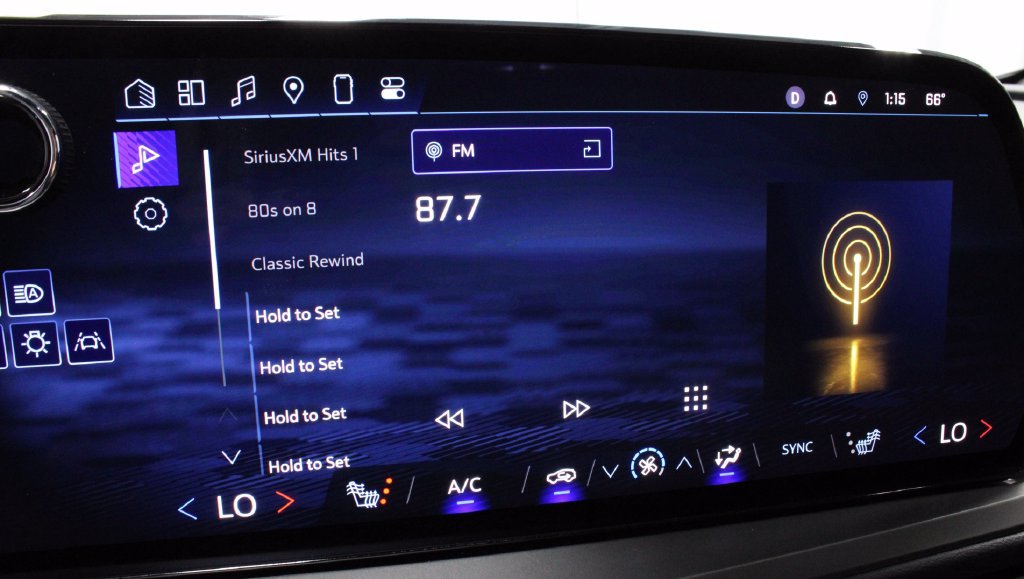 Used 2025 Chevrolet Traverse LT AWD/4WD image 3