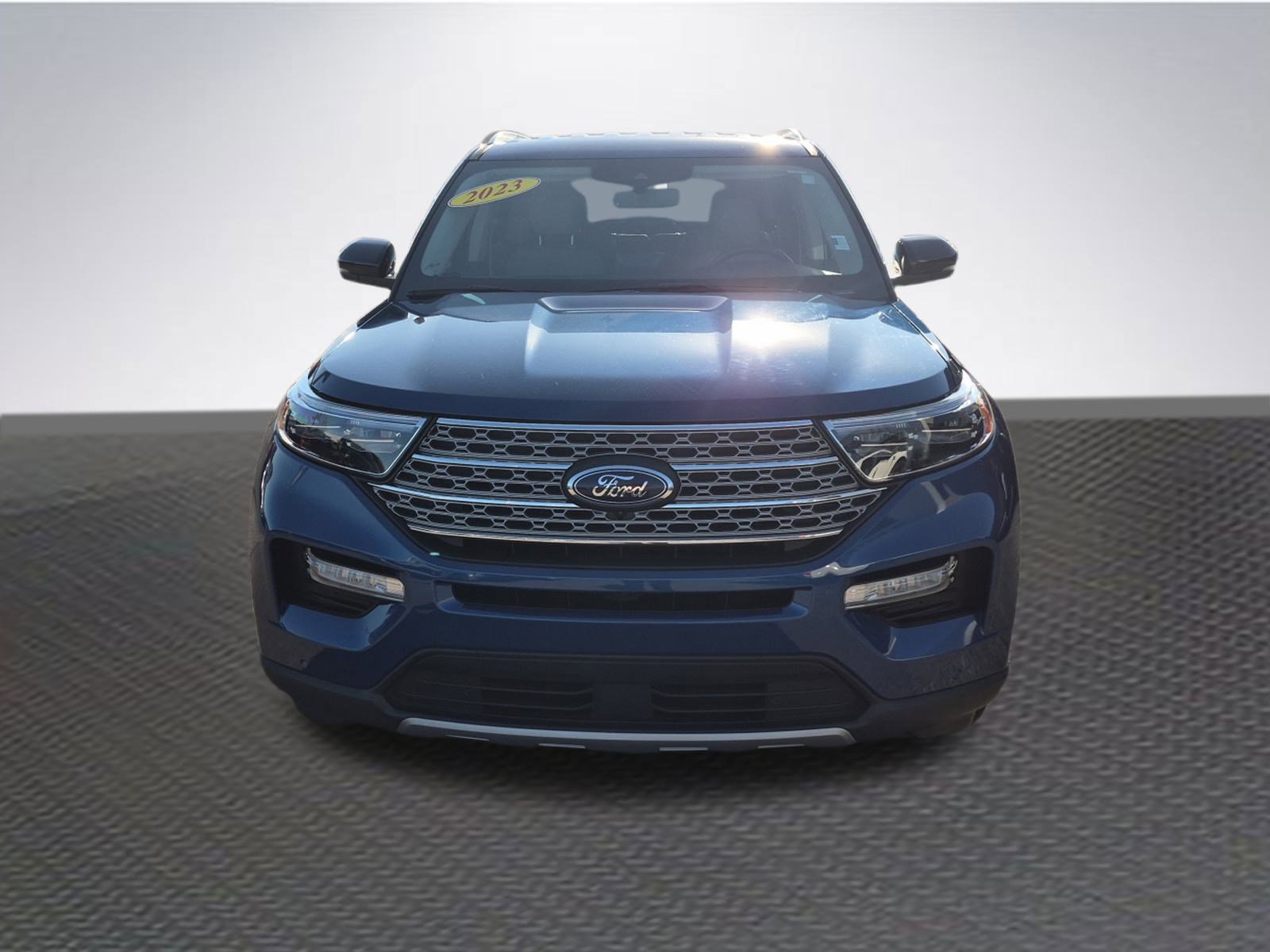 Certified 2023 Ford Explorer Limited w/ Hybrid Equipment Group 310A image 3