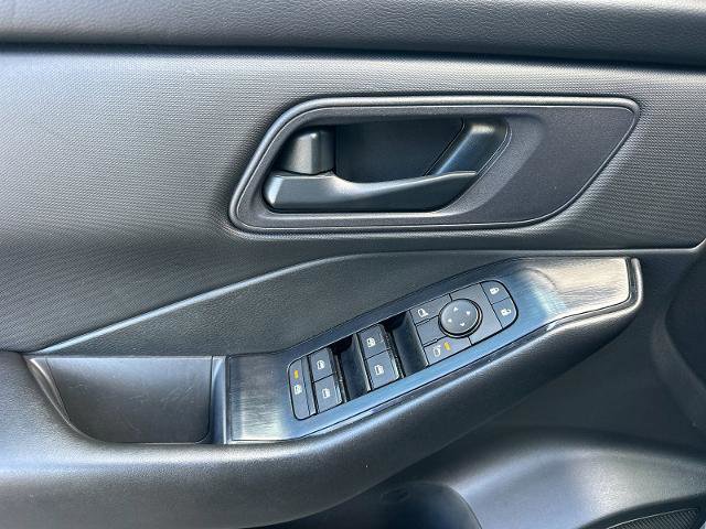 Used 2024 Nissan Rogue S AWD/4WD image 10