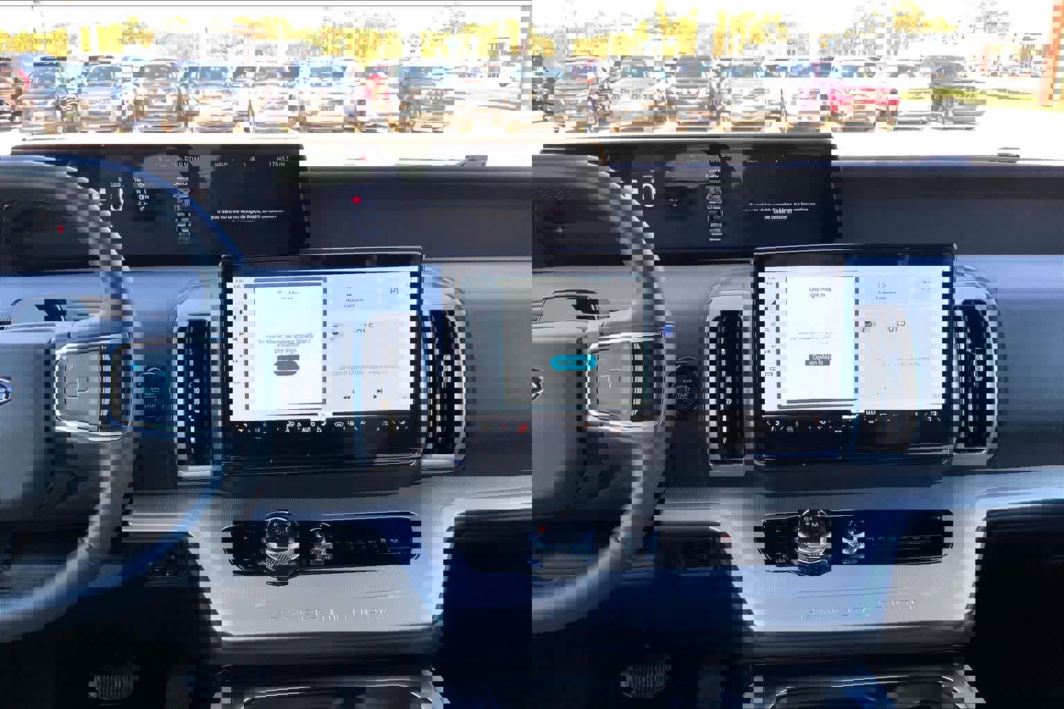 Certified 2025 Ford Expedition Active image 9