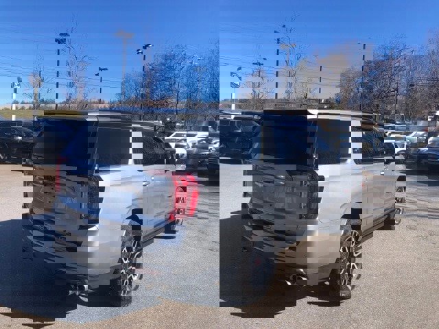 Used 2024 GMC Yukon XL AT4 w/ AT4 Premium Package image 4