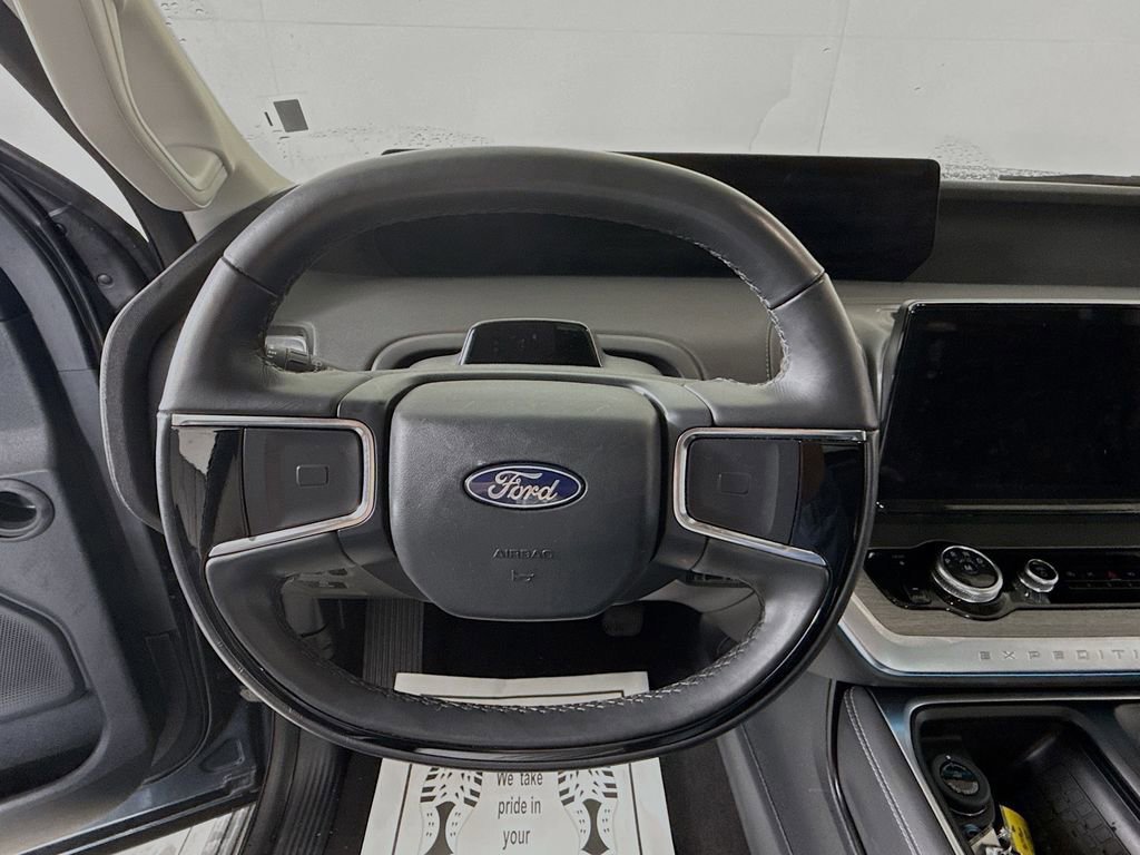 Certified 2025 Ford Expedition Platinum image 16