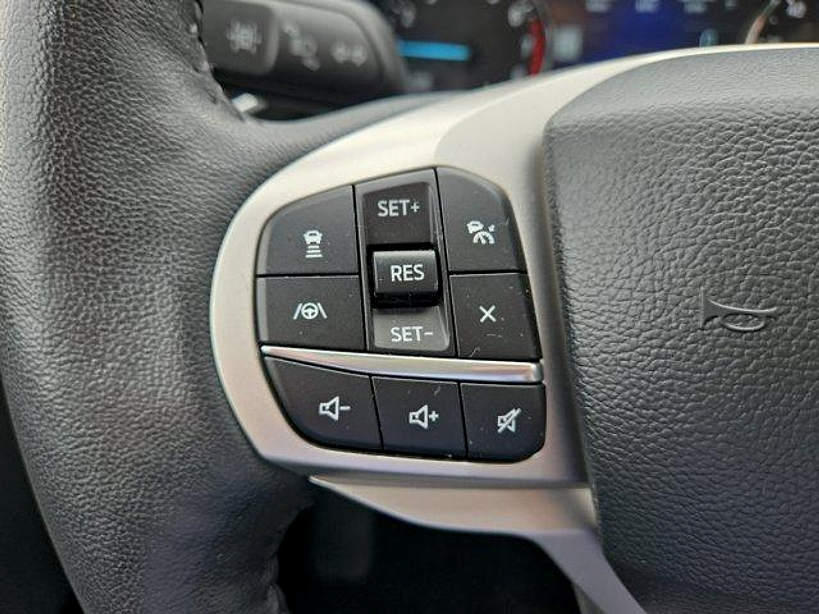 Certified 2023 Ford Explorer XLT w/ Equipment Group 202A AWD/4WD image 14