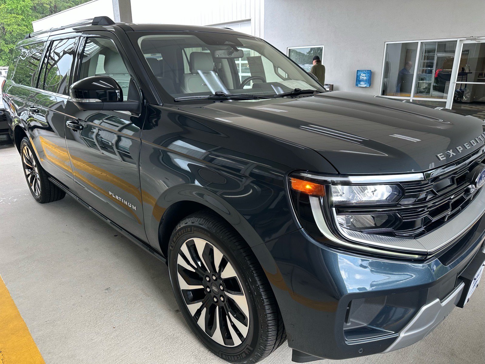 Certified 2025 Ford Expedition Max Platinum w/ Driver's Package AWD/4WD image 8