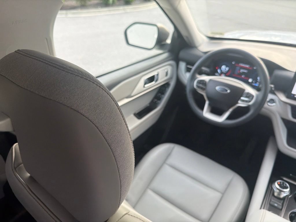 Certified 2025 Ford Explorer Active w/ Active Comfort Package RWD image 16