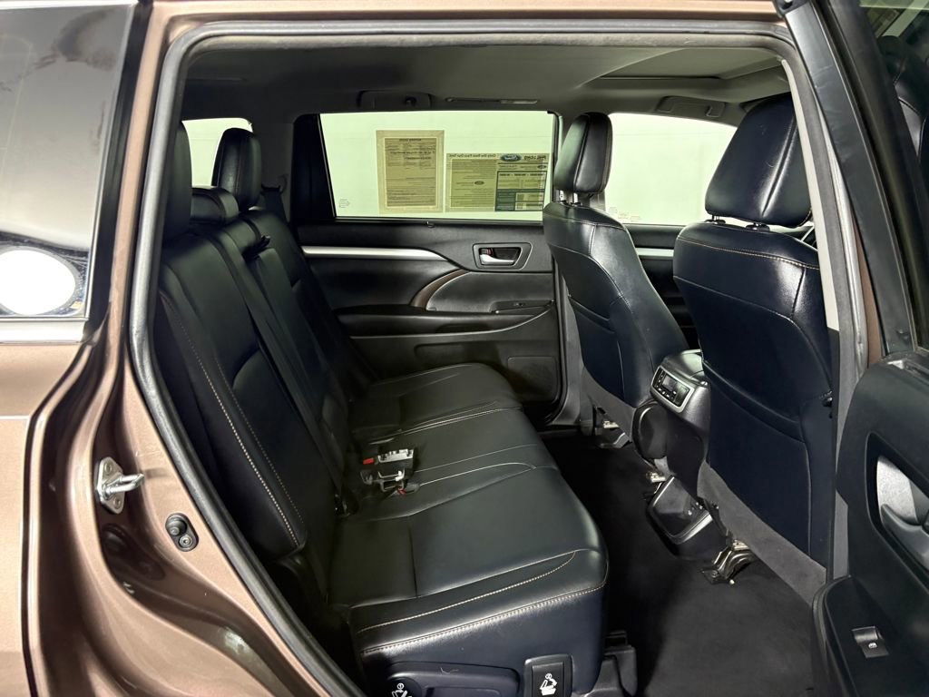 Used 2017 Toyota Highlander XLE image 37