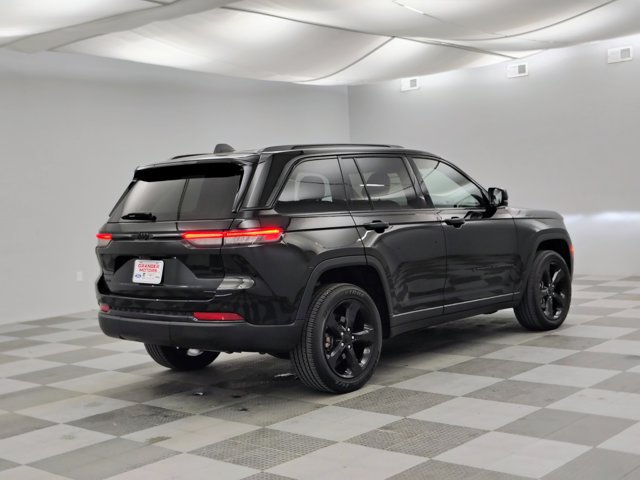 Used 2023 Jeep Grand Cherokee Altitude AWD/4WD image 10