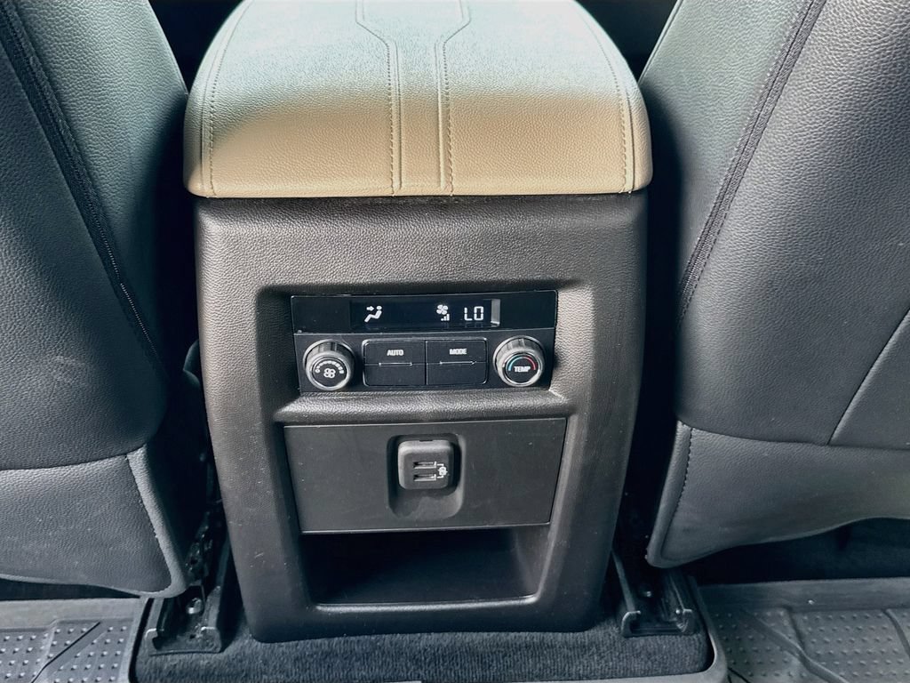 Used 2022 Chevrolet Traverse LS FWD image 23