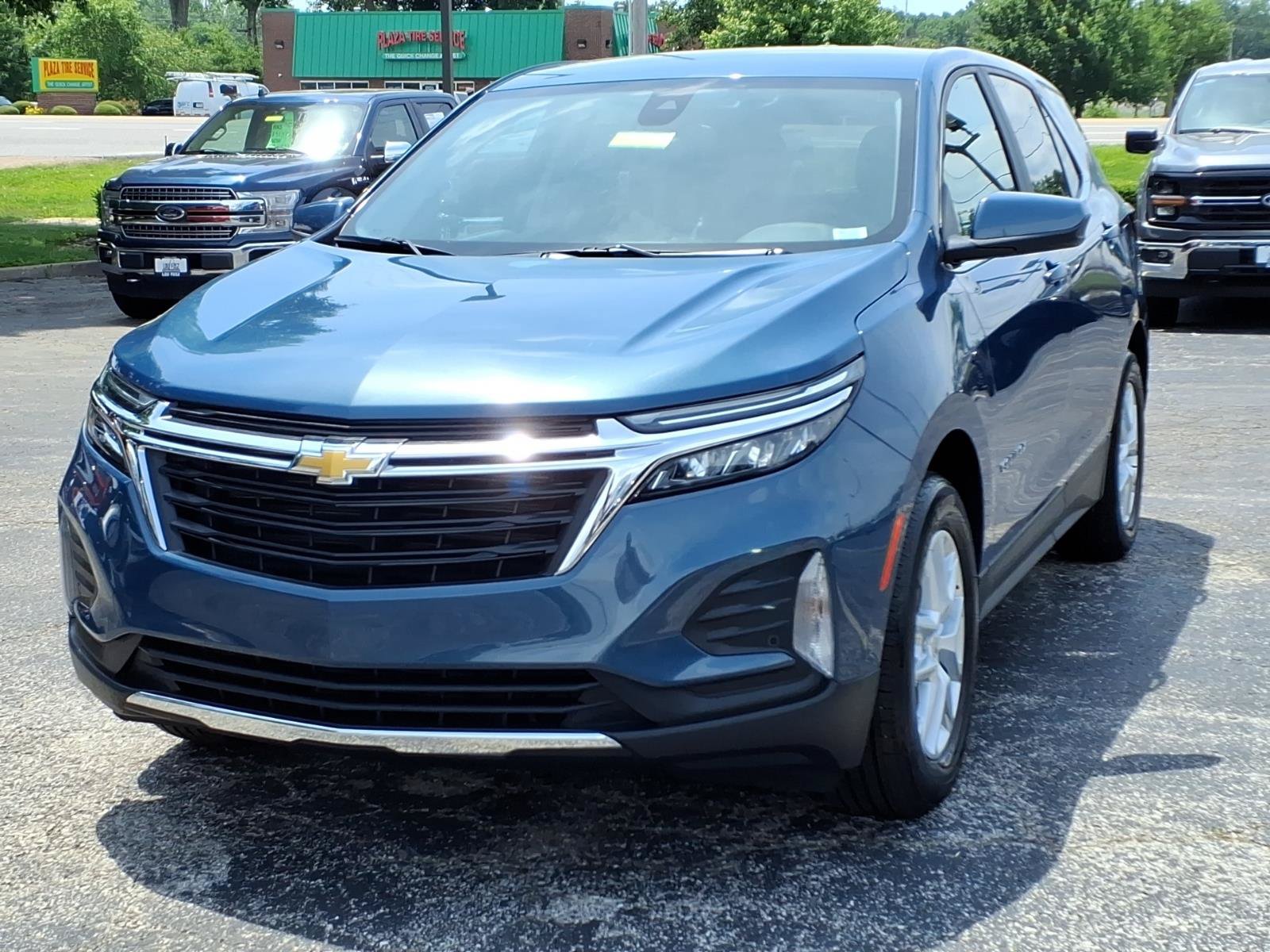 Used 2024 Chevrolet Equinox LT w/ LPO, Floor Liner Package FWD image 3
