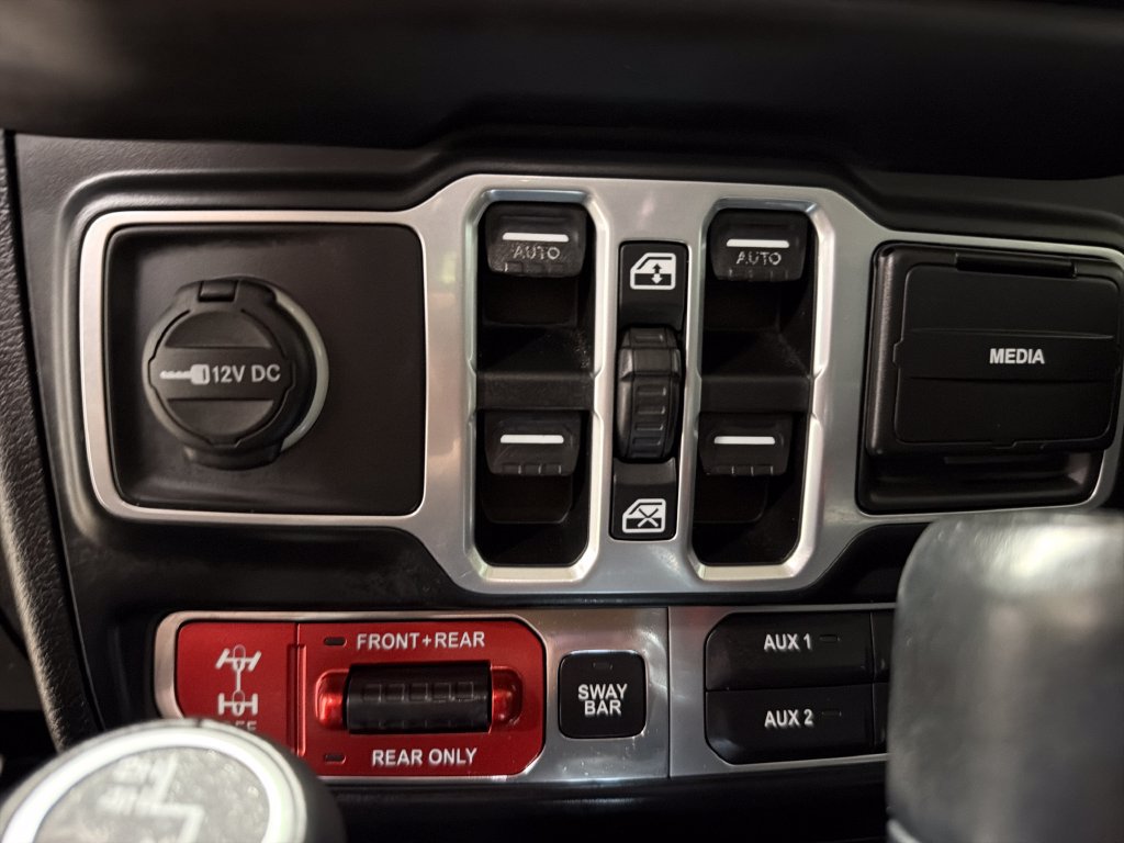 Used 2018 Jeep Wrangler Unlimited Rubicon w/ LED Lighting Group AWD/4WD image 17
