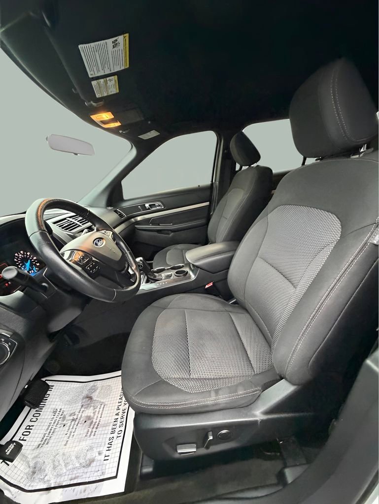 Certified 2018 Ford Explorer XLT FWD image 11