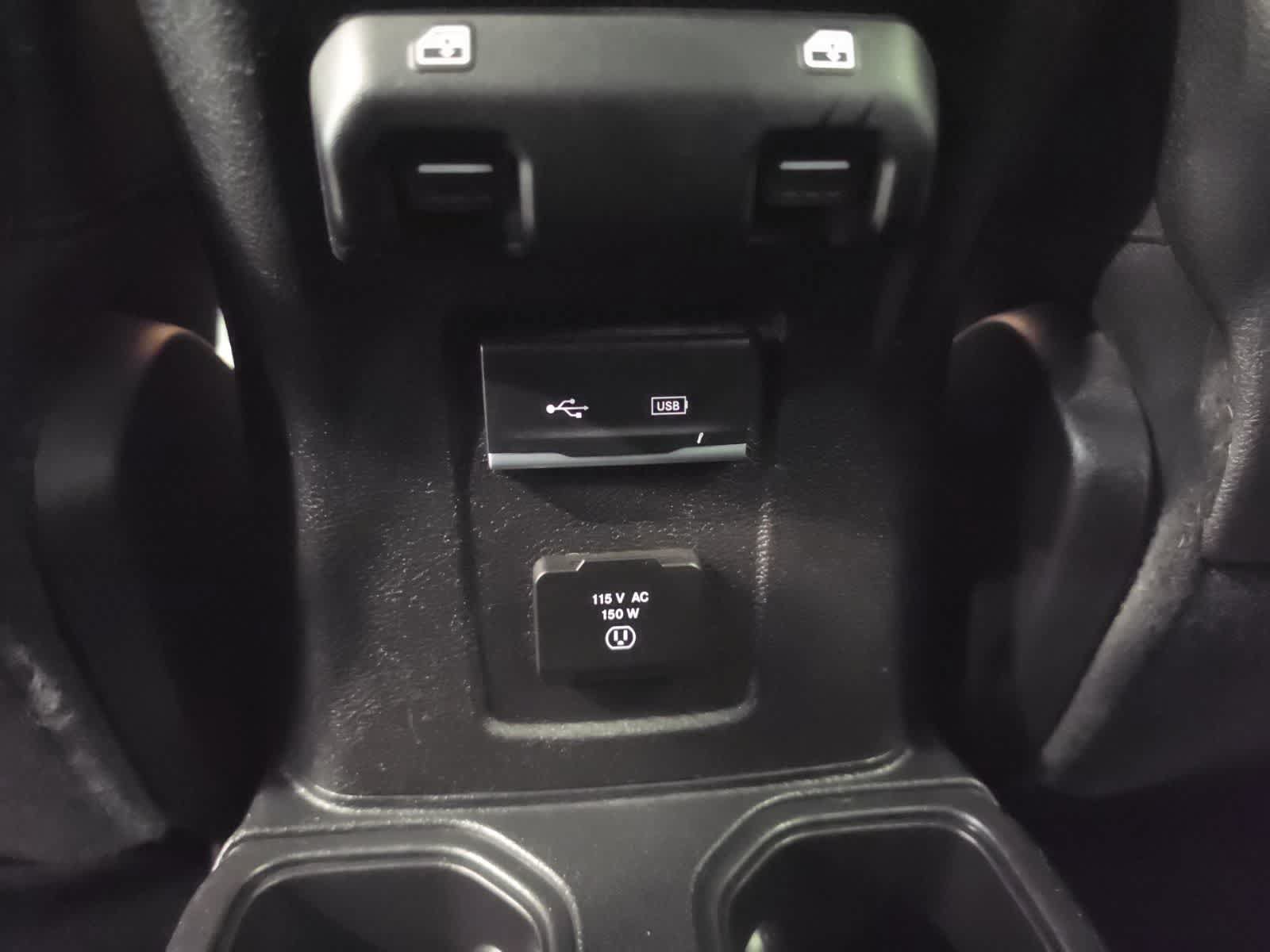 Used 2018 Jeep Wrangler Unlimited Rubicon w/ Dual Top Group AWD/4WD image 30