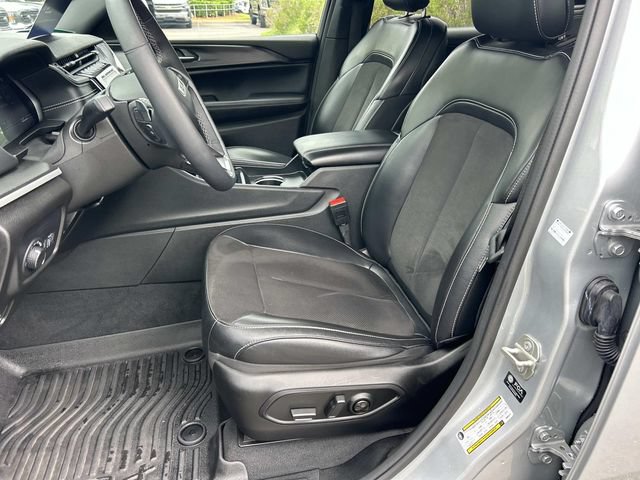 Used 2023 Jeep Grand Cherokee L Laredo AWD/4WD image 34