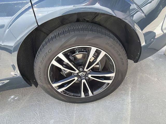 Used 2020 Volvo XC60 T5 Momentum w/ Protection Package Premier AWD/4WD image 12