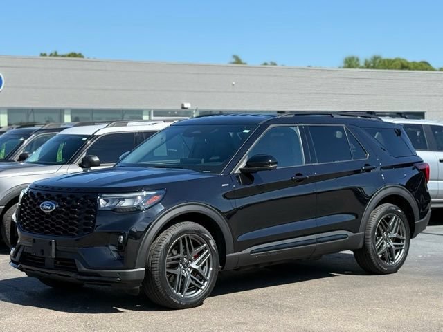 Certified 2025 Ford Explorer ST-Line w/ ST-Line Street Pack AWD/4WD image 36