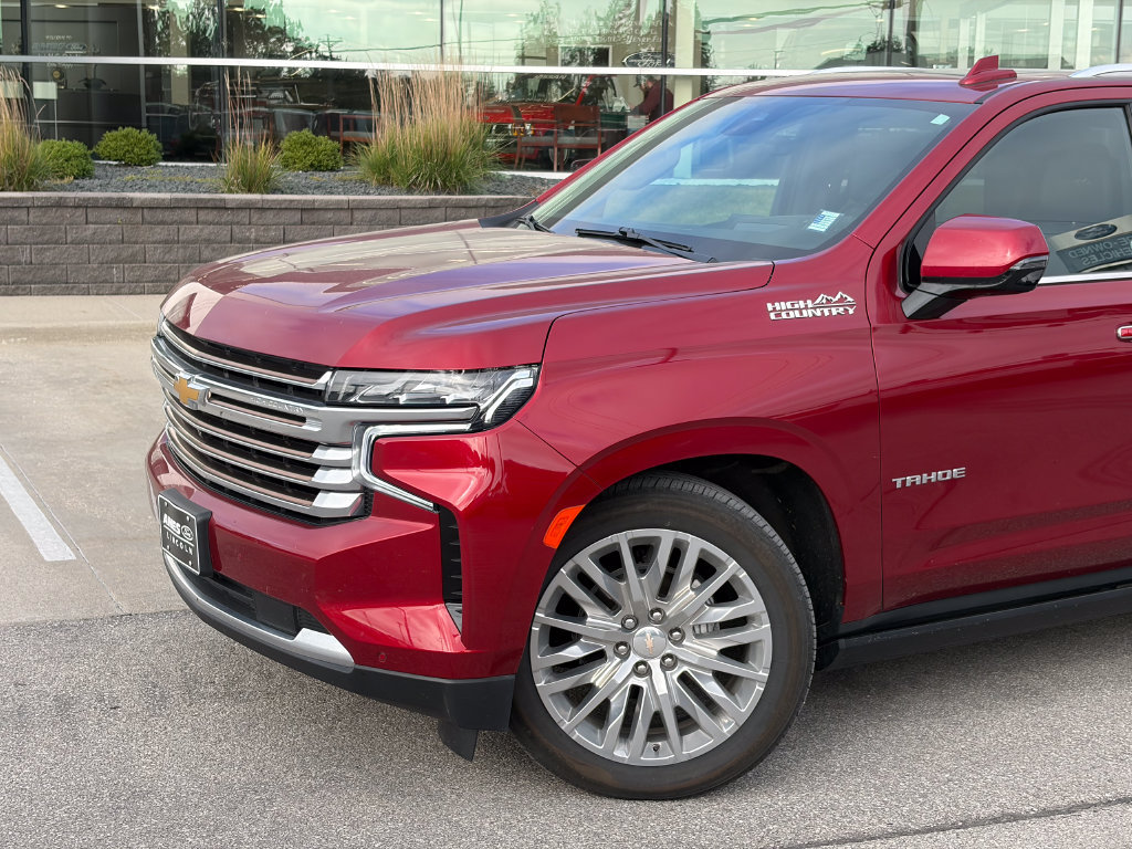 Used 2024 Chevrolet Tahoe High Country AWD/4WD image 2
