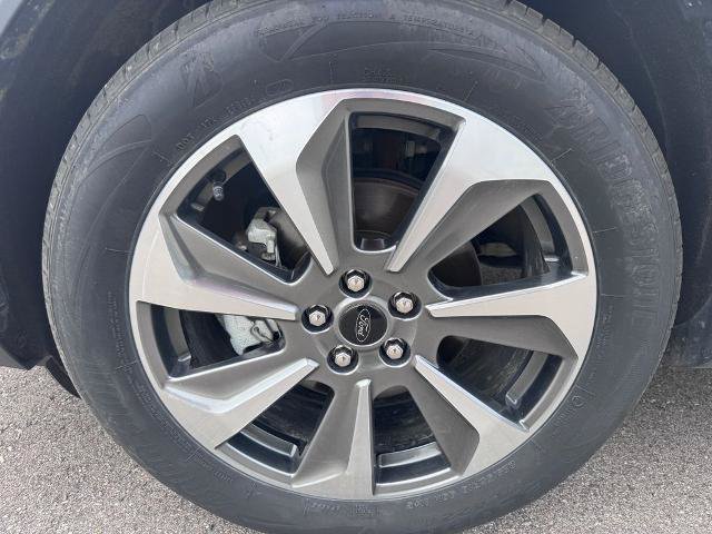 Certified 2024 Ford Escape Platinum w/ Class II Trailer Tow Package AWD/4WD image 9