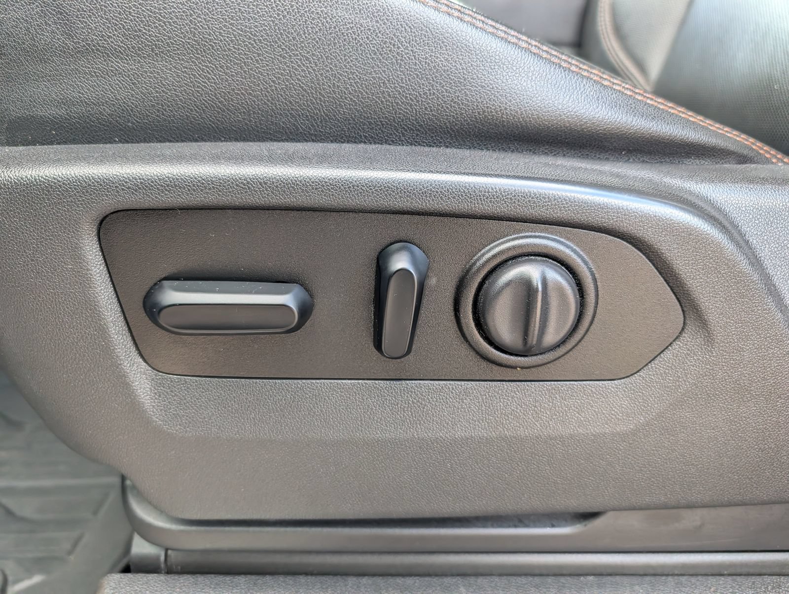 Used 2019 GMC Sierra 1500 AT4 w/ AT4 Premium Package AWD/4WD image 17