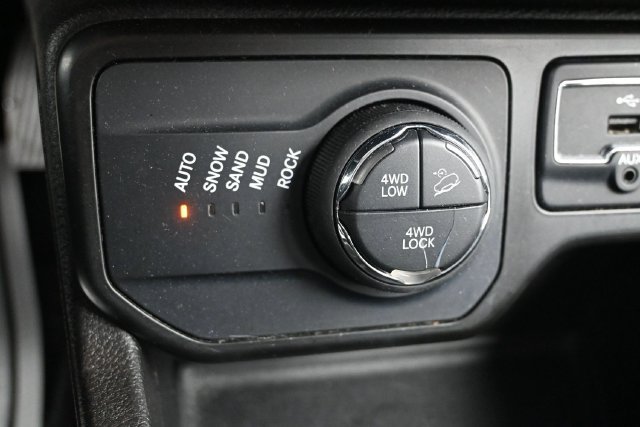Used 2023 Jeep Renegade Trailhawk AWD/4WD image 16
