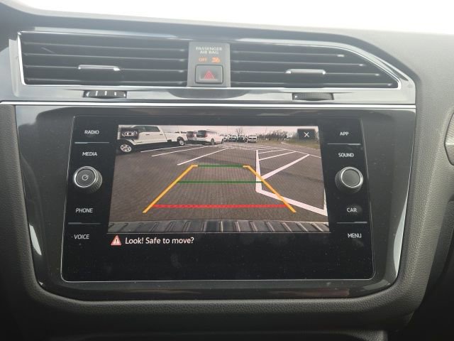 Used 2023 Volkswagen Tiguan SE R-Line AWD/4WD image 32