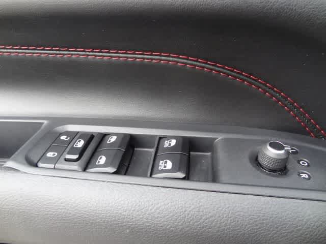 Used 2025 Jeep Compass Trailhawk AWD/4WD image 14
