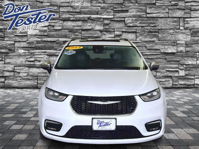 Used 2023 Chrysler Pacifica Limited image 8