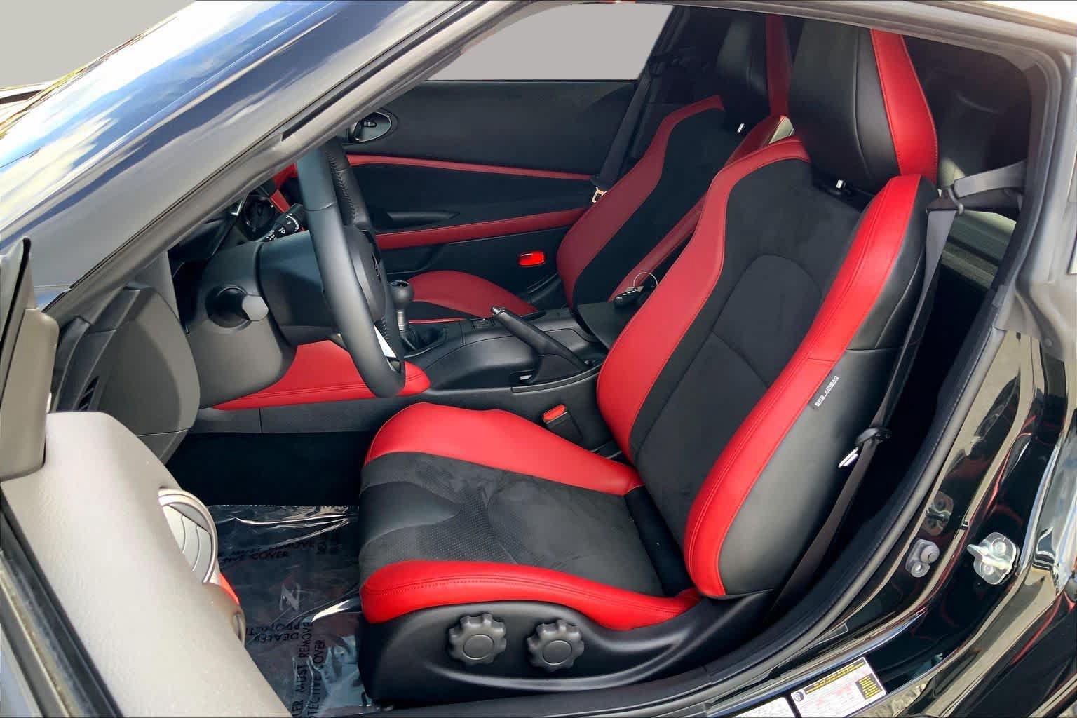 Used 2025 Nissan Z Performance w/ Floor Mat Package RWD image 8