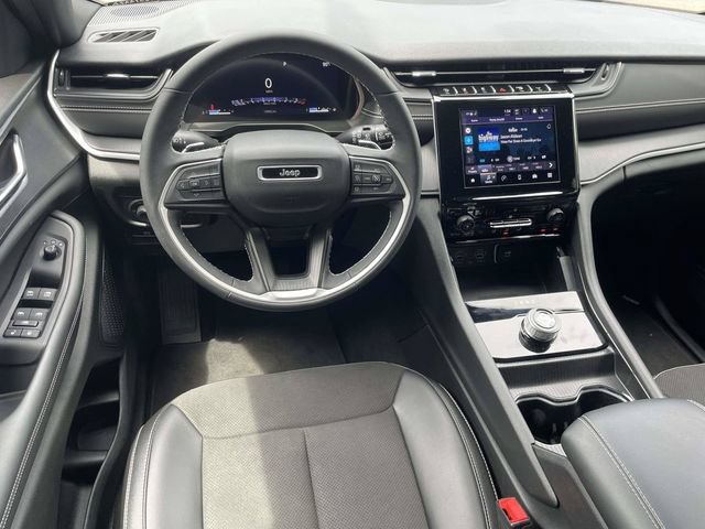 Used 2024 Jeep Grand Cherokee Altitude AWD/4WD image 4