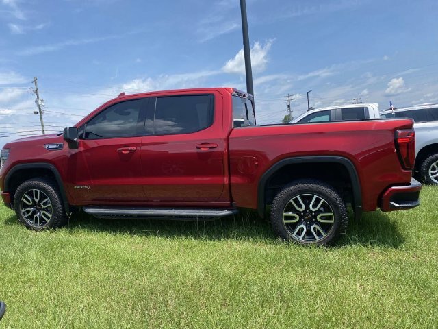 Used 2023 GMC Sierra 1500 AT4 w/ Technology Package AWD/4WD image 4