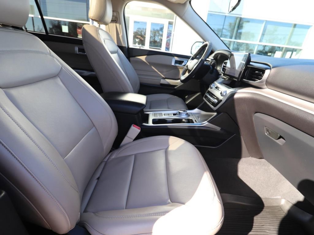 Certified 2022 Ford Explorer XLT w/ Equipment Group 202A image 24