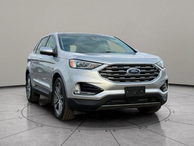 Certified 2019 Ford Edge Titanium w/ Cold Weather Package AWD/4WD image 13