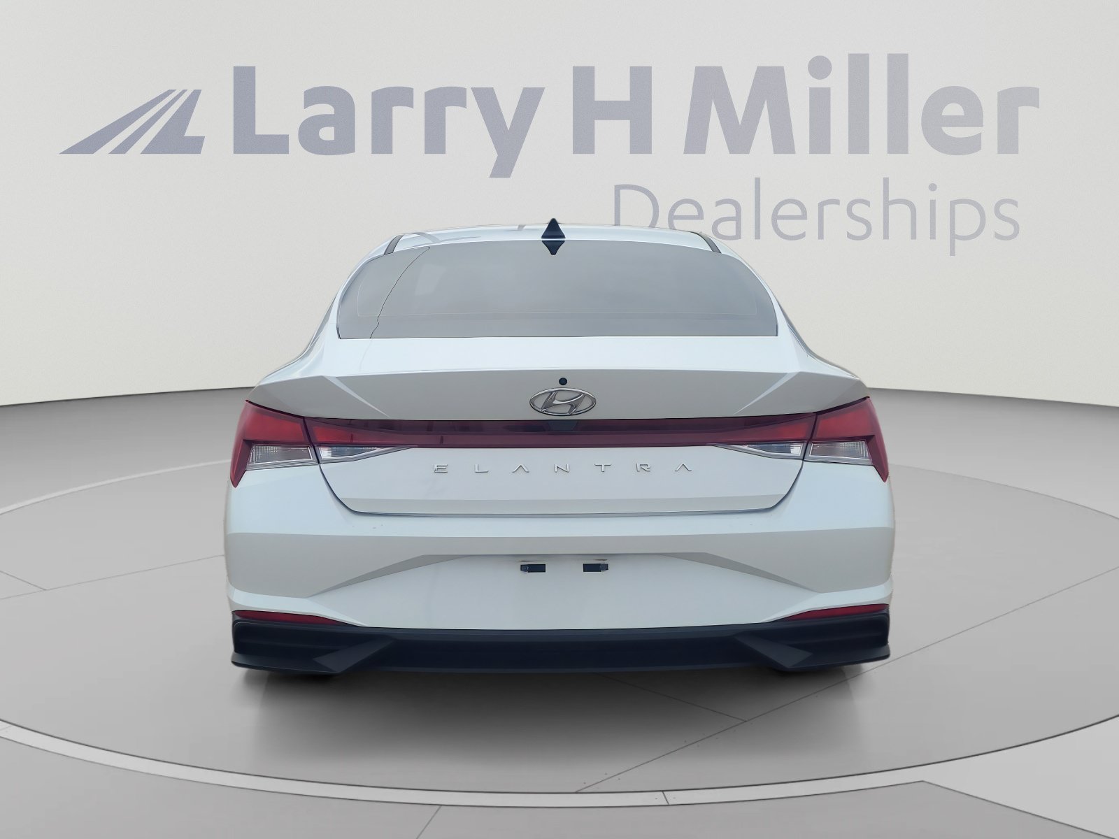 Used 2022 Hyundai Elantra SE FWD image 4
