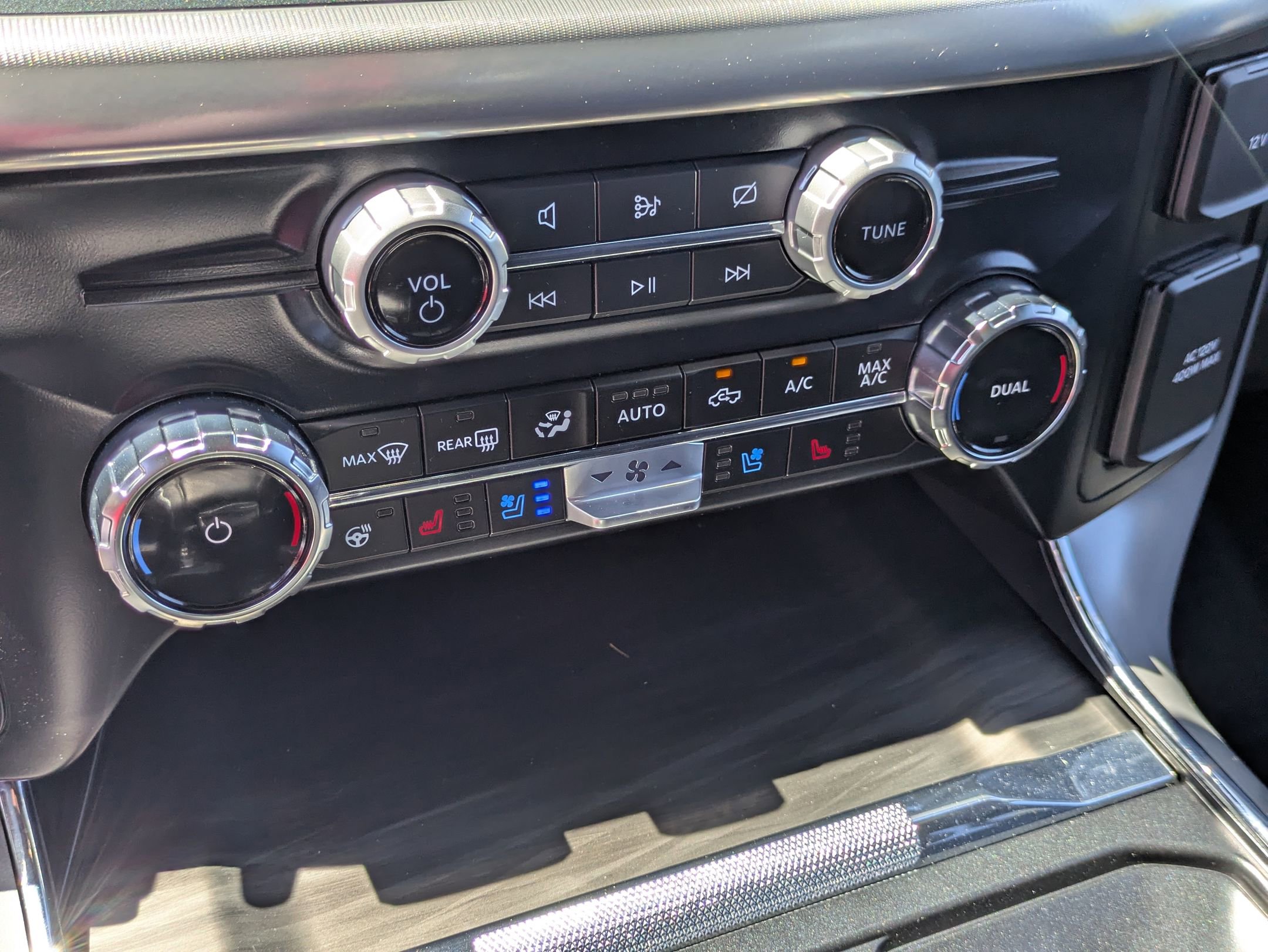 Certified 2024 Ford F150 Lariat w/ FX4 Off-Road Package AWD/4WD image 25