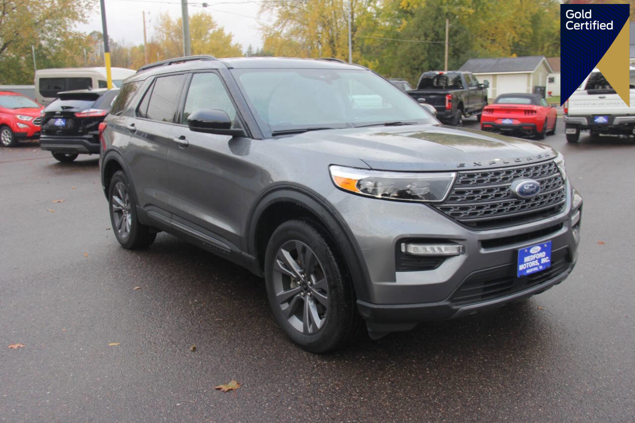 Certified 2022 Ford Explorer XLT w/ Equipment Group 202A image 1