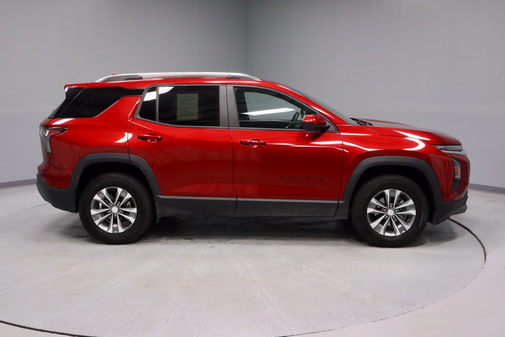 Used 2025 Chevrolet Equinox LT w/ Convenience Package II FWD image 12