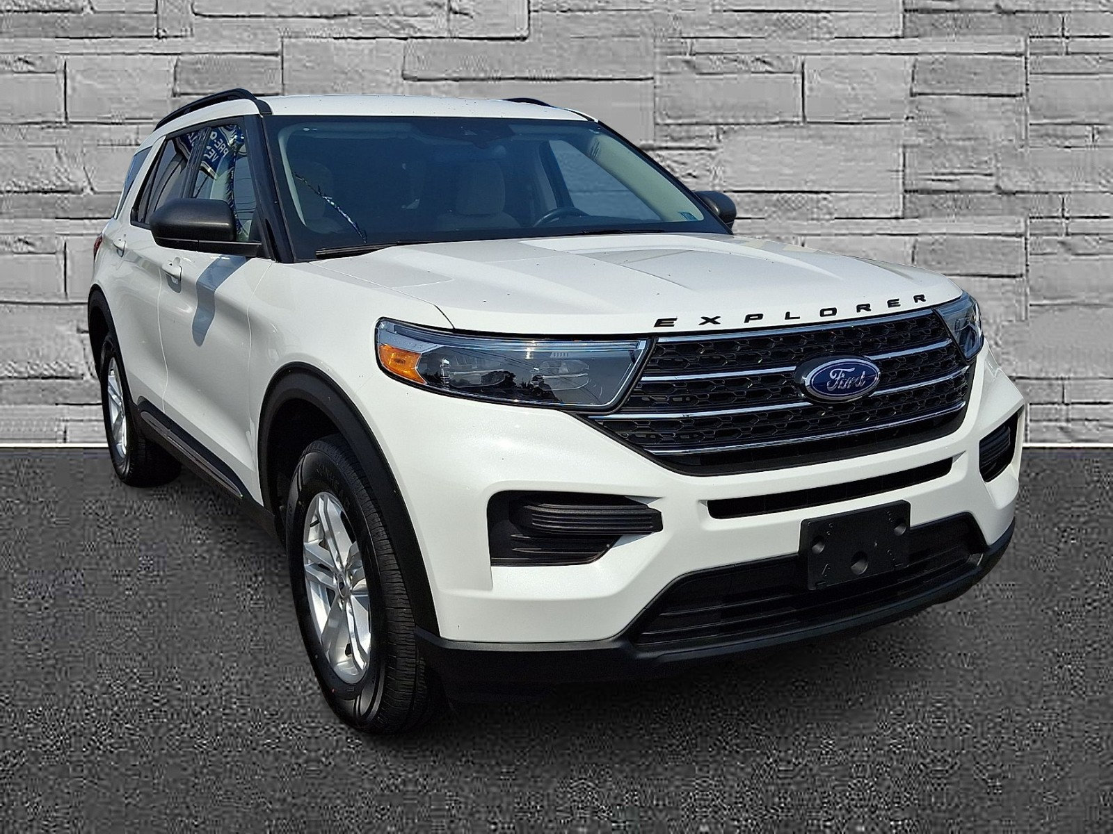 Certified 2023 Ford Explorer XLT w/ Class IV Trailer Tow Package AWD/4WD image 2