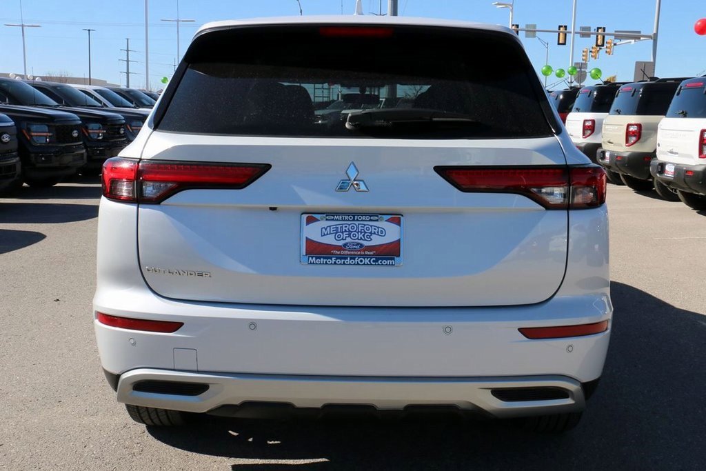 Used 2024 Mitsubishi Outlander SE image 6