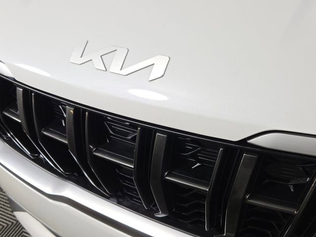 Used 2022 Kia Carnival LX image 13