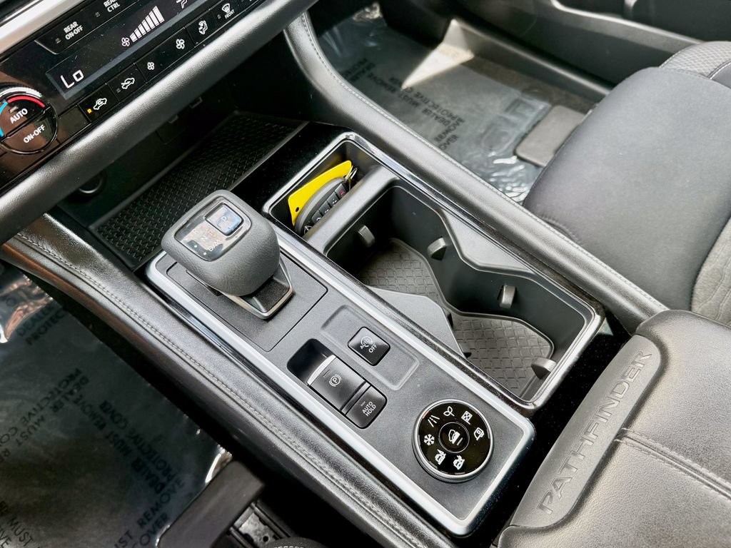 Used 2022 Nissan Pathfinder SV AWD/4WD image 23