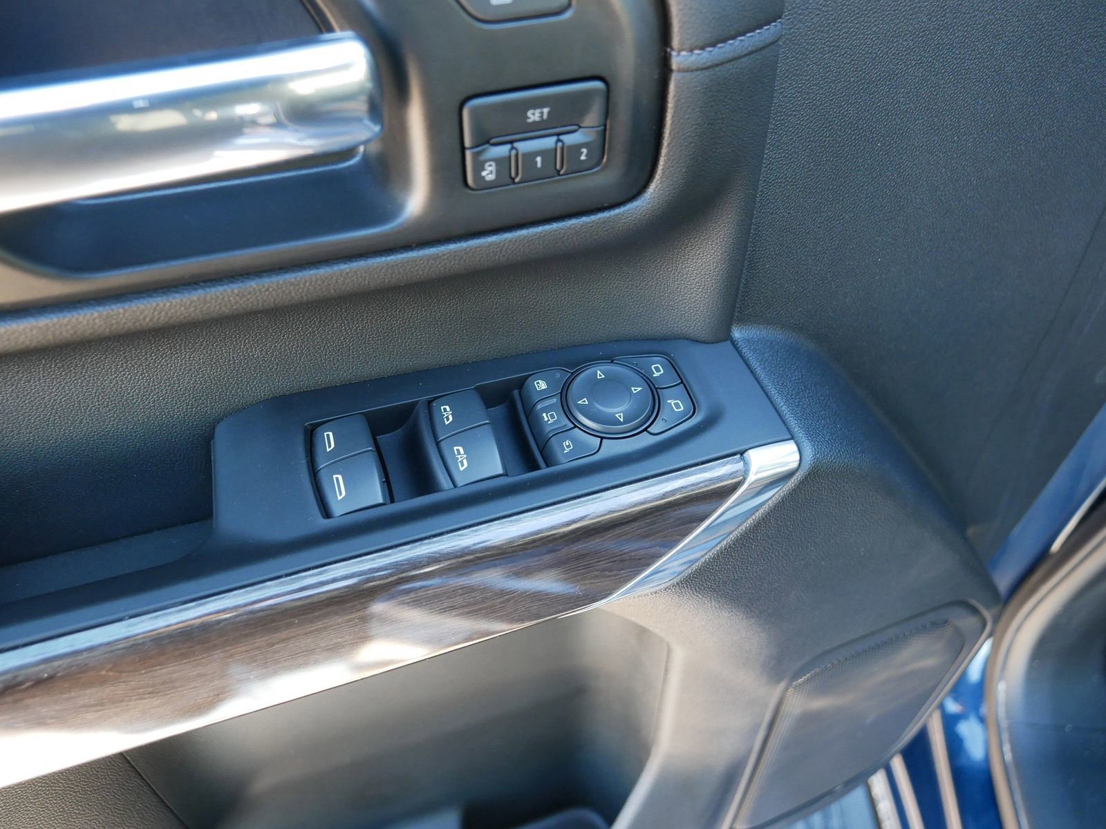 Used 2022 Chevrolet Silverado 3500 LTZ w/ LTZ Convenience Package image 18