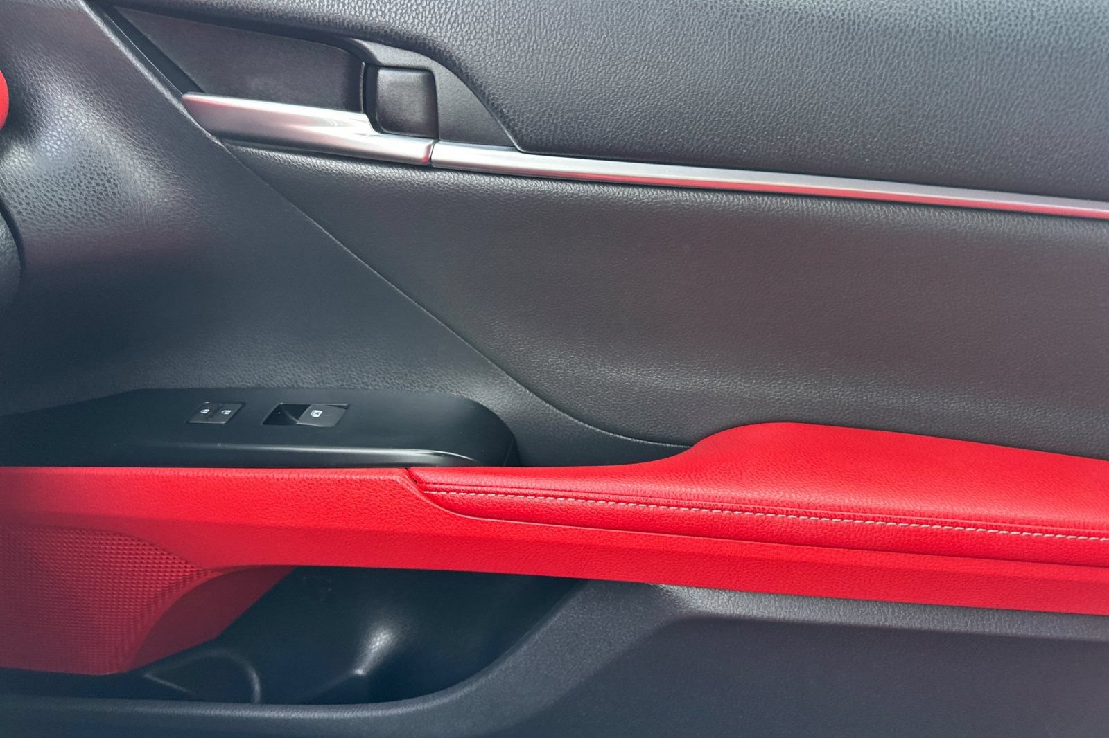 Used 2019 Toyota Camry XSE FWD image 17